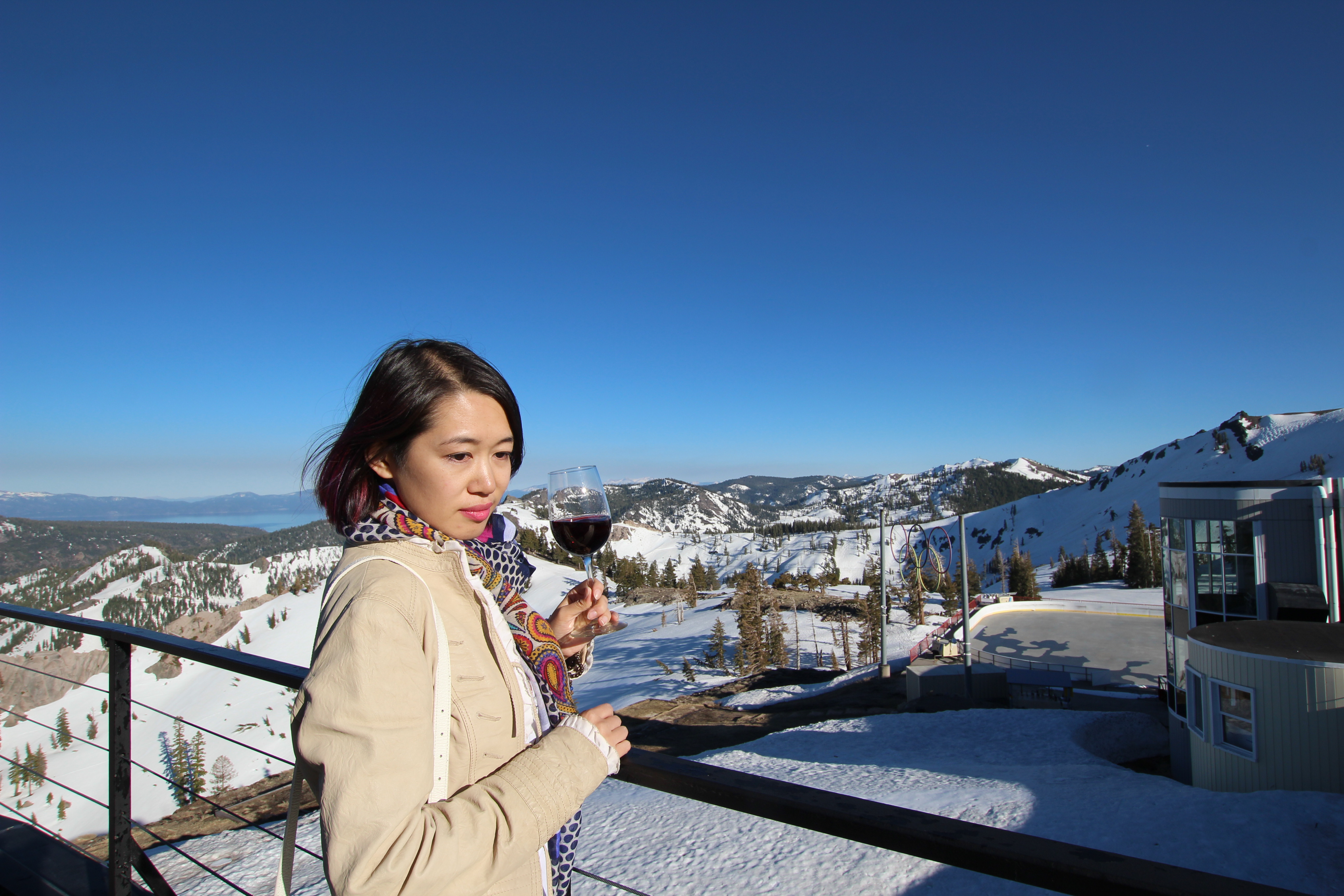 這里的夏天不止滑雪！熱辣比基尼秀點(diǎn)亮清涼之旅